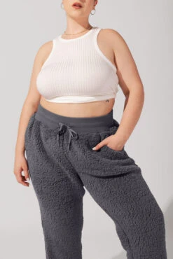 Blanket Pants In Faux Sherpa - Cool Grey -Quality Sport Wear ArleneOutfit9 1205 Edit 8a611ee7 f1d1 4359 941b 4c38cc759e87