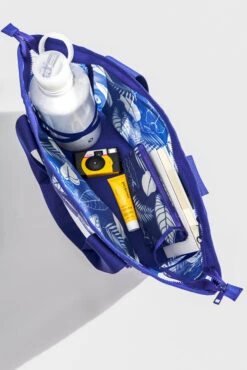 Big Beach Carryall Bag - Blue Palm -Quality Sport Wear BeachBags00001 Edit 6964fdb4 bc5d 445b b92b 6eea80def4e4