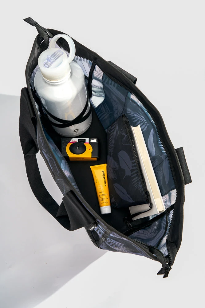 Big Beach Carryall Bag - Midnight Palm 6 Big Beach Carryall Bag - Midnight Palm - Image 6