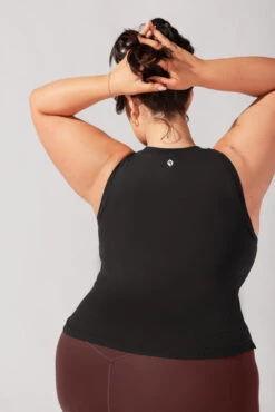 Peekaboo Crew Tank - Black -Quality Sport Wear BrookeOutfit6 38509 Edit