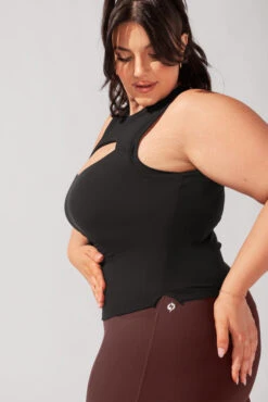 Peekaboo Crew Tank - Black -Quality Sport Wear BrookeOutfit6 38514 Edit