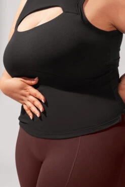 Peekaboo Crew Tank - Black -Quality Sport Wear BrookeOutfit6 38521 Edit