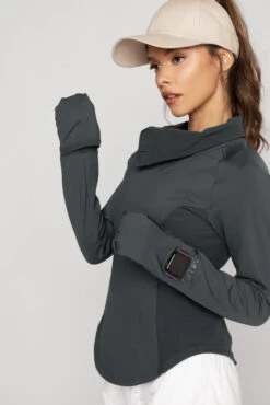 Chasing Pavements Mockneck Pullover - Raincloud -Quality Sport Wear ChasingPavementsLongSleeveRunningTop CityGrey B1003 03311 Edit