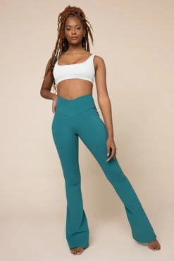 Crisscross Hourglass® Flared Leggings With Pockets - Emerald -Quality Sport Wear CorsetBra BlueIris 1021 CrisscrossHourglassFlare MermaidGreen C1030 02121 Edit Edit