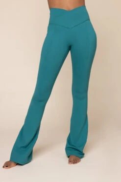 Crisscross Hourglass® Flared Leggings With Pockets - Emerald -Quality Sport Wear CorsetBra BlueIris 1021 CrisscrossHourglassFlare MermaidGreen C1030 02166 Edit