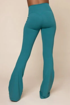 Crisscross Hourglass® Flared Leggings With Pockets - Emerald -Quality Sport Wear CorsetBra BlueIris 1021 CrisscrossHourglassFlare MermaidGreen C1030 02191 Edit