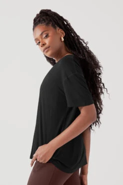 Daring Deep V Tee - Black 13 Daring Deep V Tee - Black -Quality Sport Wear DaringDeepVTee Black B1025 0620 Edit