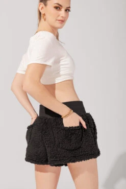 Faux Sherpa Short With Pockets - Black -Quality Sport Wear KayleeOutfit8 0881 Edit b007b587 f9f5 4b84 96f6 e5d2be00671c