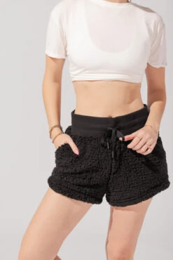 Faux Sherpa Short With Pockets - Black -Quality Sport Wear KayleeOutfit8 0886 Edit 0a1049f5 db2c 471e b385 1536f56301b7