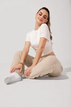 Blanket Pants In Faux Sherpa - Taupe -Quality Sport Wear KayleeOutfit9 1120 Edit c3e071fc 146f 4507 a311 d30dedf03f85