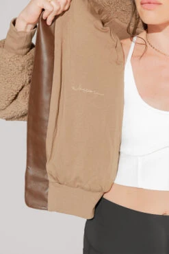 The Kinsley Bomber Jacket In Faux Sherpa - Teddy Bear Brown 9 The Kinsley Bomber Jacket In Faux Sherpa - Teddy Bear Brown -Quality Sport Wear KinsleyBomberJacket 5020 Group 0036 Edit