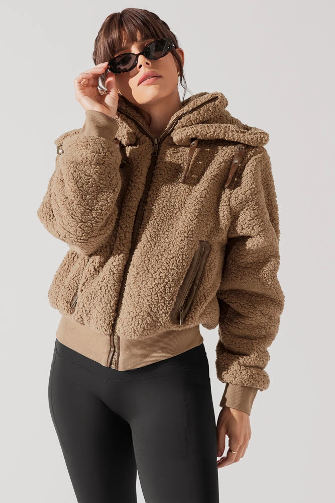 The Kinsley Bomber Jacket In Faux Sherpa - Teddy Bear Brown 4 The Kinsley Bomber Jacket In Faux Sherpa - Teddy Bear Brown - Image 4