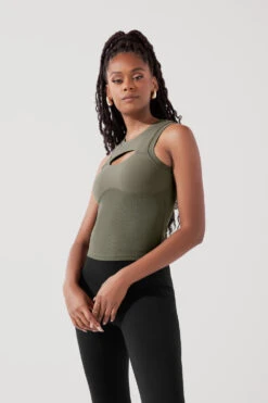 Peekaboo Crew Tank - Ivy -Quality Sport Wear PeekabooCrewTank Ivy B1024 0326 Edit 75e3edb1 8693 4aec afcf 22a713ab914f