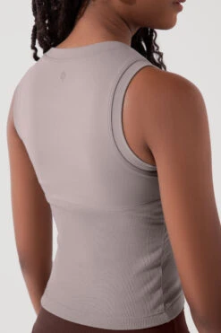 Peekaboo Crew Tank - Smoky Taupe -Quality Sport Wear PeekabooCrewTank SmokyTaupe B1024 0454 Edit