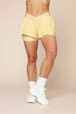 On The Run Ruffle Short - Buttercream -Quality Sport Wear RomanceRuffleBra A1012 RuffleShort FrenchButtercream 4017 01222 Edit