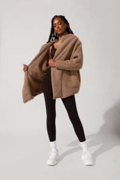 Faux Sherpa Cocoon Coat - Teddy Bear Brown -Quality Sport Wear SamaraOutfit5 0324 Edit