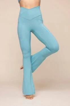 Crisscross Hourglass® Flared Leggings With Pockets - Oasis