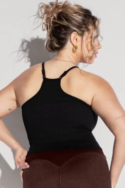 What's The Scoop Seamless Crop Tank - Black -Quality Sport Wear What stheScoopTank Black CCHGShorts FrenchRoast 1941 Edit